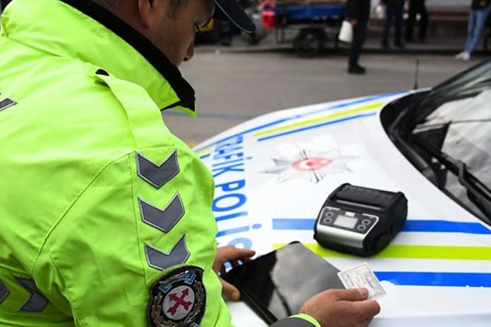 Trafik cezaları ve harçlara yeniden değerleme oranı yüzde 25,49'a göre zam geliyor