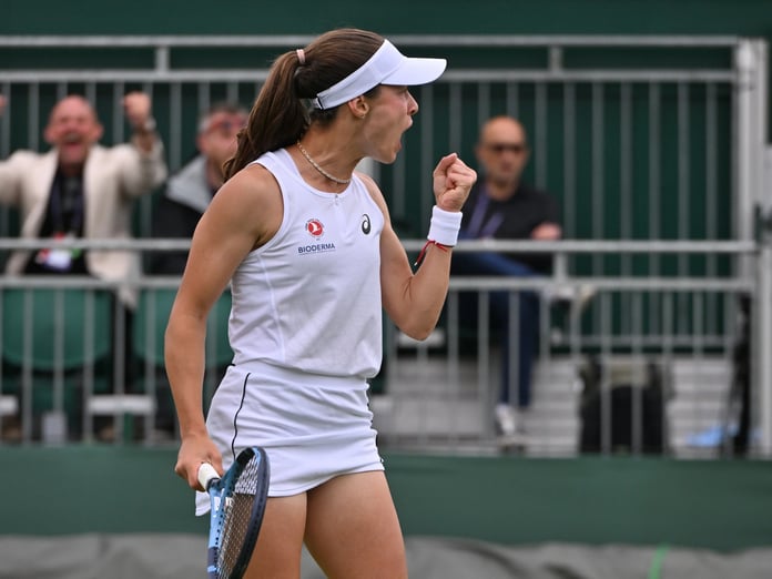 Varşova'da Zeynep Sönmez rüzgarı: Milli raket, rakibini set vermeden geçti ve son 16'ya adını yazdırdı