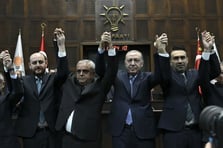 AK Parti safları genişliyor: Üç milletvekili düzenlenen törenle AK Parti'ye katıldı