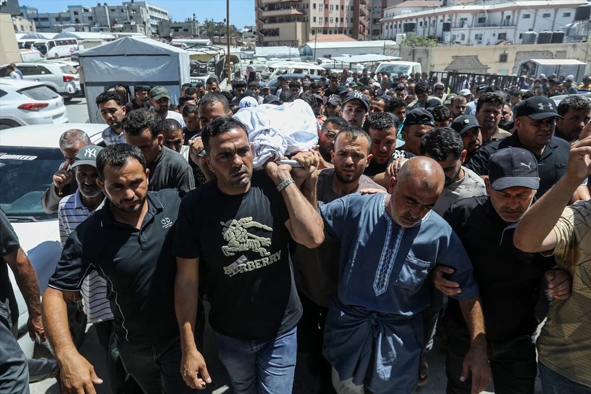 İsrail'in Han Yunus'ta katlettiği çocuk için cenaze töreni düzenlendi
