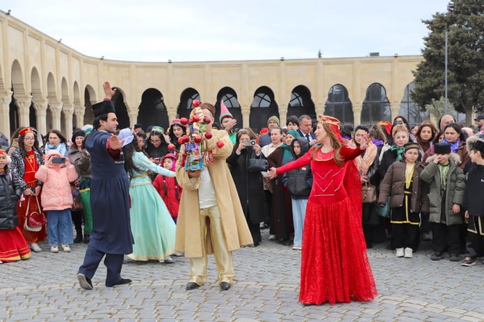 Yumurta boyama ve yüzük falı gelenekleri