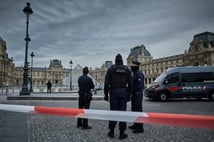 Louvre soygunundaki mücevherlerin değeri ne?