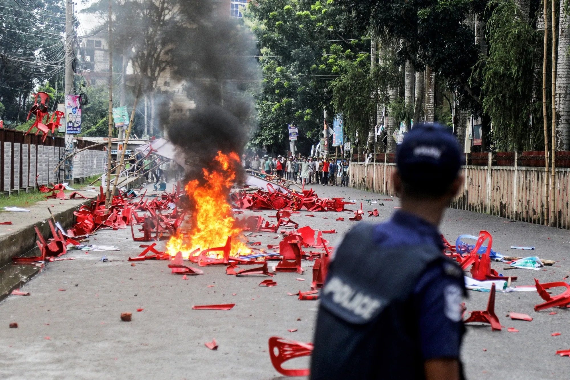 Bangladesh Imposes Curfew After Deadly Clashes Between Security Forces and Hasina Supporters