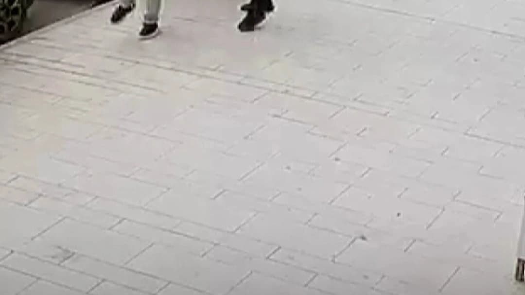 Vatandaşın tekmeli müdahalesi şüpheliyi yakalattı