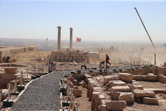 Urfa Kalesi'nde Geç Antik Çağ'a ait kaya mezarı bulundu