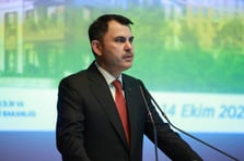 Bakan Murat Kurum, muhalefetin ‘Deprem konutları faizle satılacak’ iddialarını yalanladı