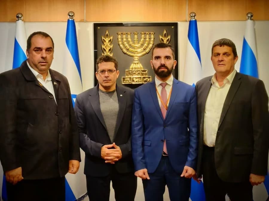 YPG'li teröristi Knesset'te ağırladılar