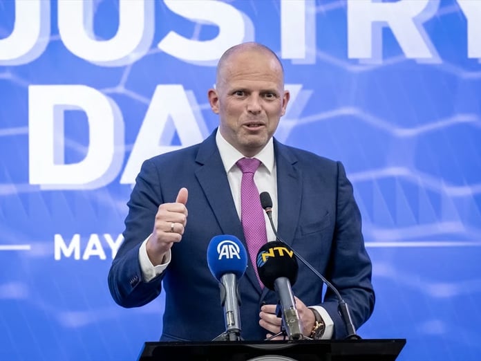 Belçika Savunma Bakanı Francken'den Türk savunma sanayisine övgü