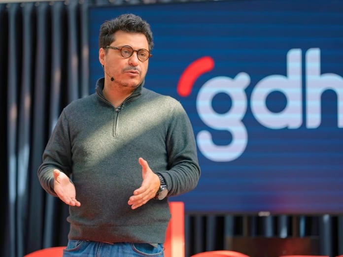 Mert Başaran: Sistem, yönetebilmek için borçlu ve mutsuz toplumlara ihtiyaç duyuyor