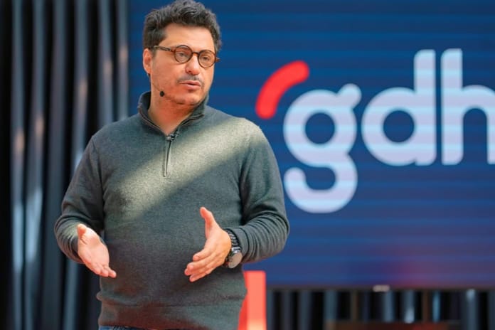 Mert Başaran: Sistem, yönetebilmek için borçlu ve mutsuz toplumlara ihtiyaç duyuyor