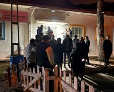 Anaokulu kayıtları için geceden sıraya girip nöbet tuttular