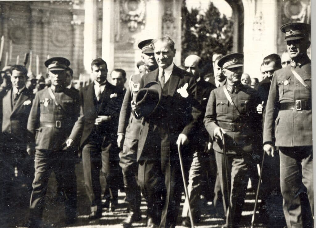 10 Kasım Atatürk fotoğrafları ve şiirleri