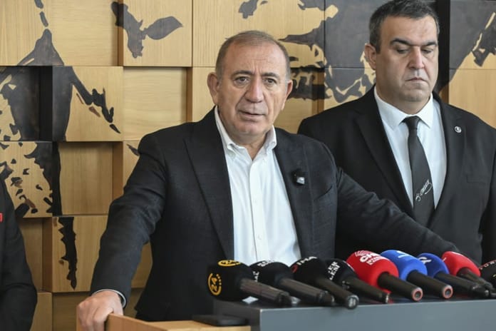 CHP İstanbul İl Kongresi davası 27 Şubat'a ertelendi: Gürsel Tekin görevde kalıyor