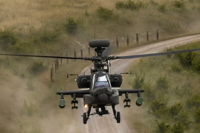 Hindistan Kara Kuvvetleri ilk AH-64E Apache taarruz helikopterlerini teslim aldı