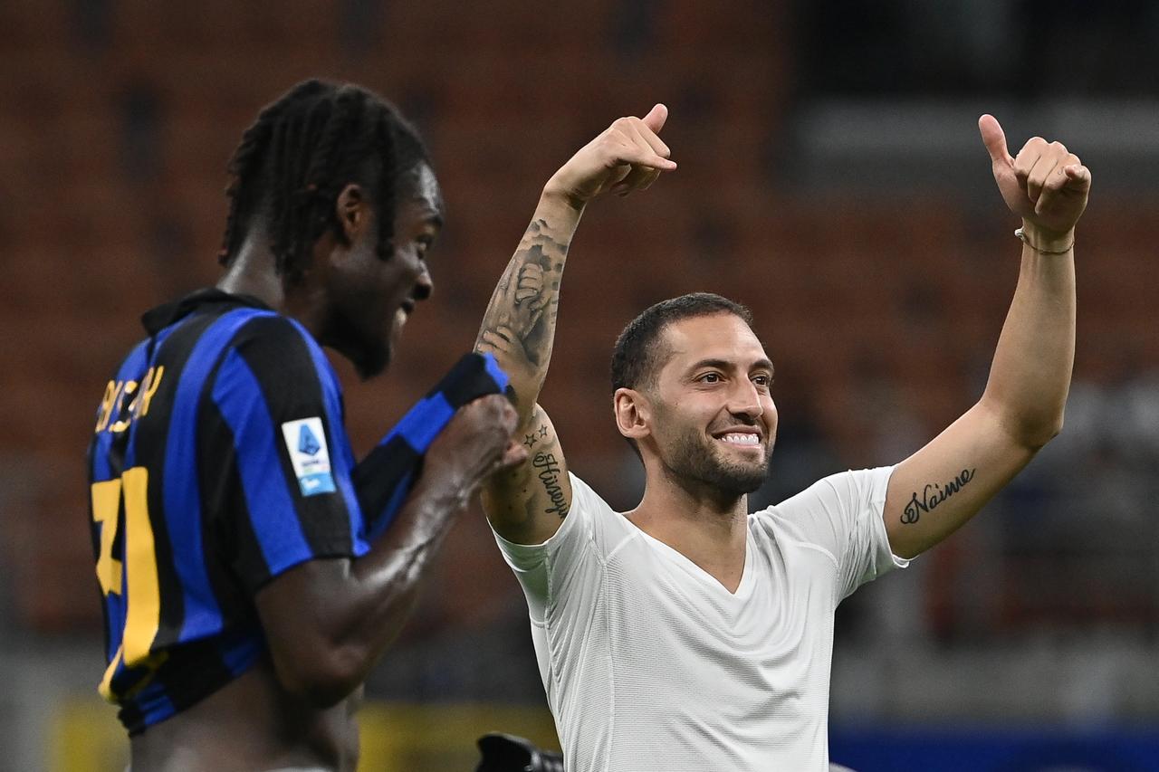 Hakan Çalhanoğlu'nun Inter ile sözleşme uzatma görüşmeleri başlıyor