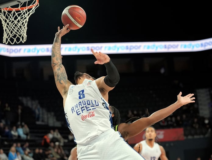Anadolu Efes, Olympiakos deplasmanında
