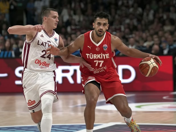 A Milli Erkek Basketbol Takımı, EuroBasket'teki ilk maçında ev sahibi Letonya'yı farklı geçti