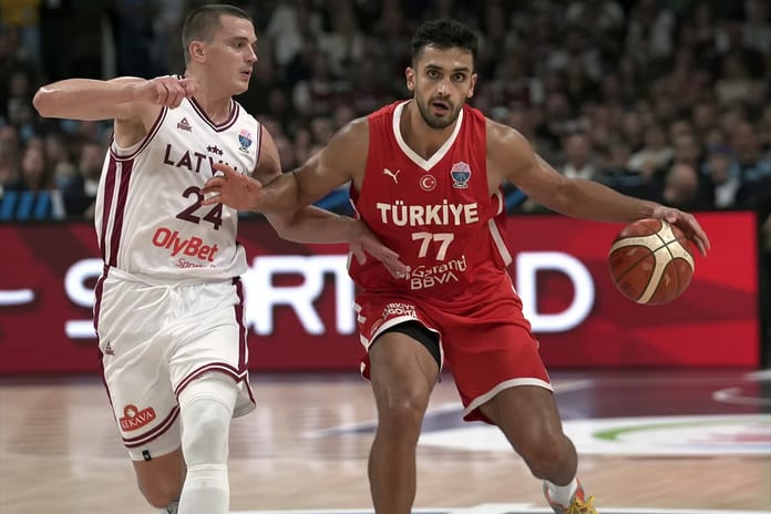 A Milli Erkek Basketbol Takımı, EuroBasket'teki ilk maçında ev sahibi Letonya'yı farklı geçti