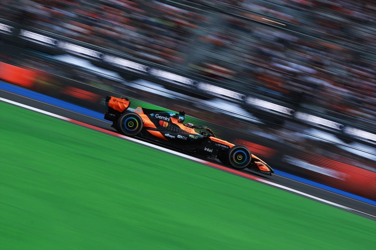 F1 Meksika GP'sinde antrenman zamanı 