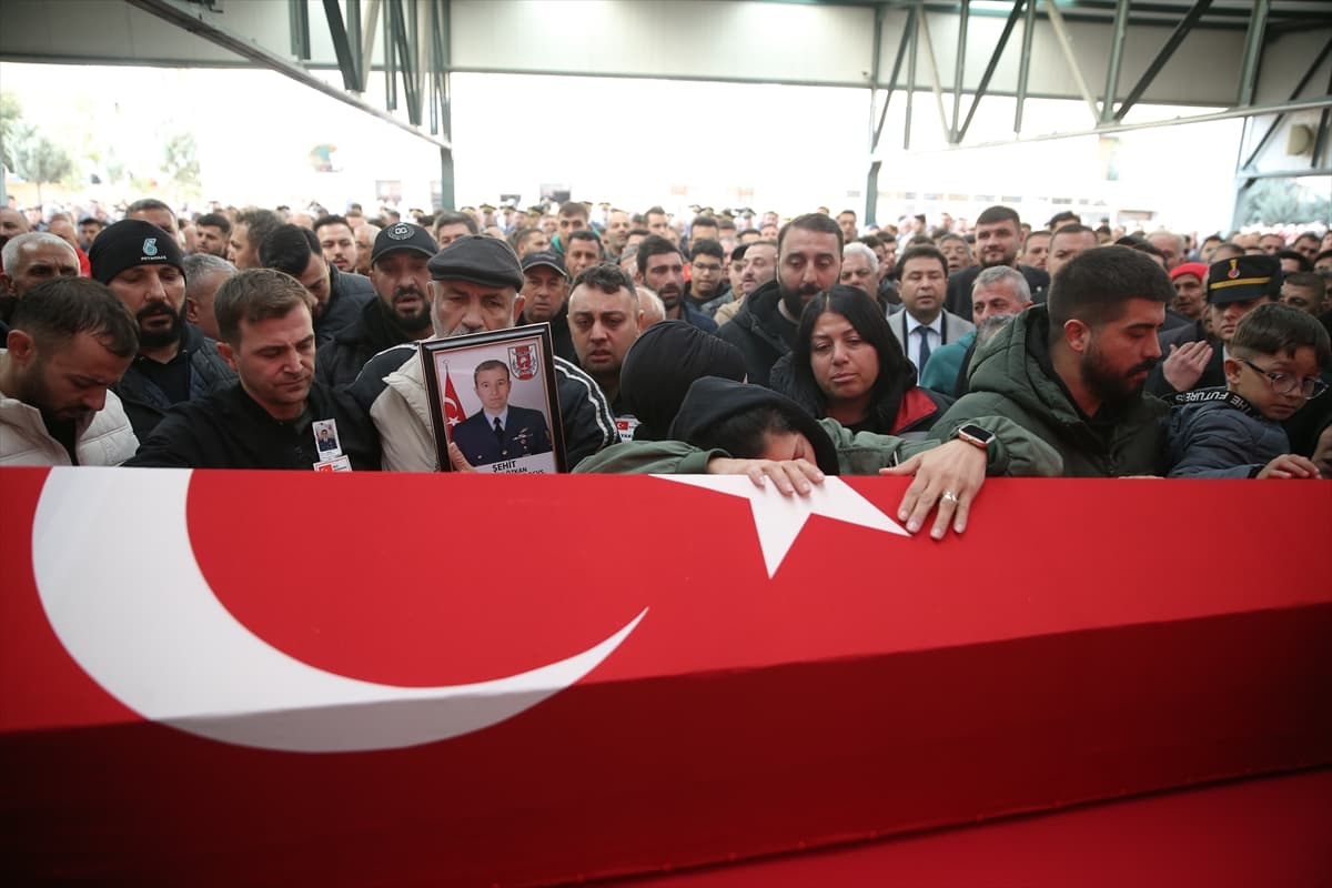 Türkiye için en acı günlerden biri: Şehitler son yolculuğuna uğurlandı
