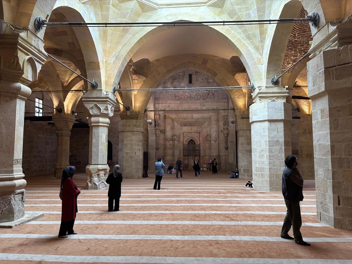 Divriği Ulu Camii ve Darüşşifasına ziyaretçi akını