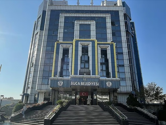 Borç içindeki Buca Belediyesi kadın sığınma evini ve nikah salonunu satışa çıkarıyor