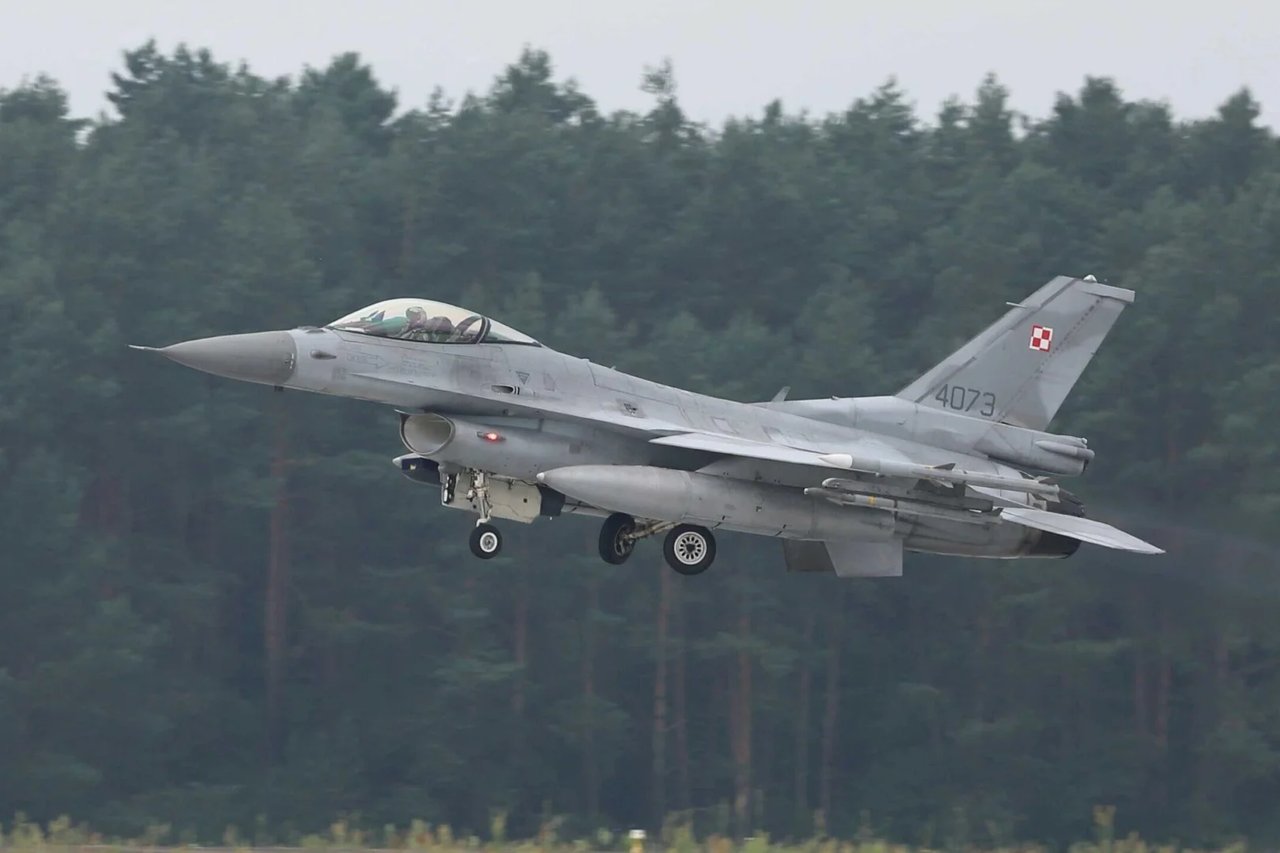 Polonya'nın F-16 pilotu açığıyla karşı karşıya olduğu belirtildi