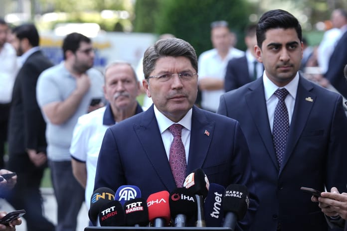 Yılmaz Tunç: Yolsuzluk soruşturmasının sonucunu bekle