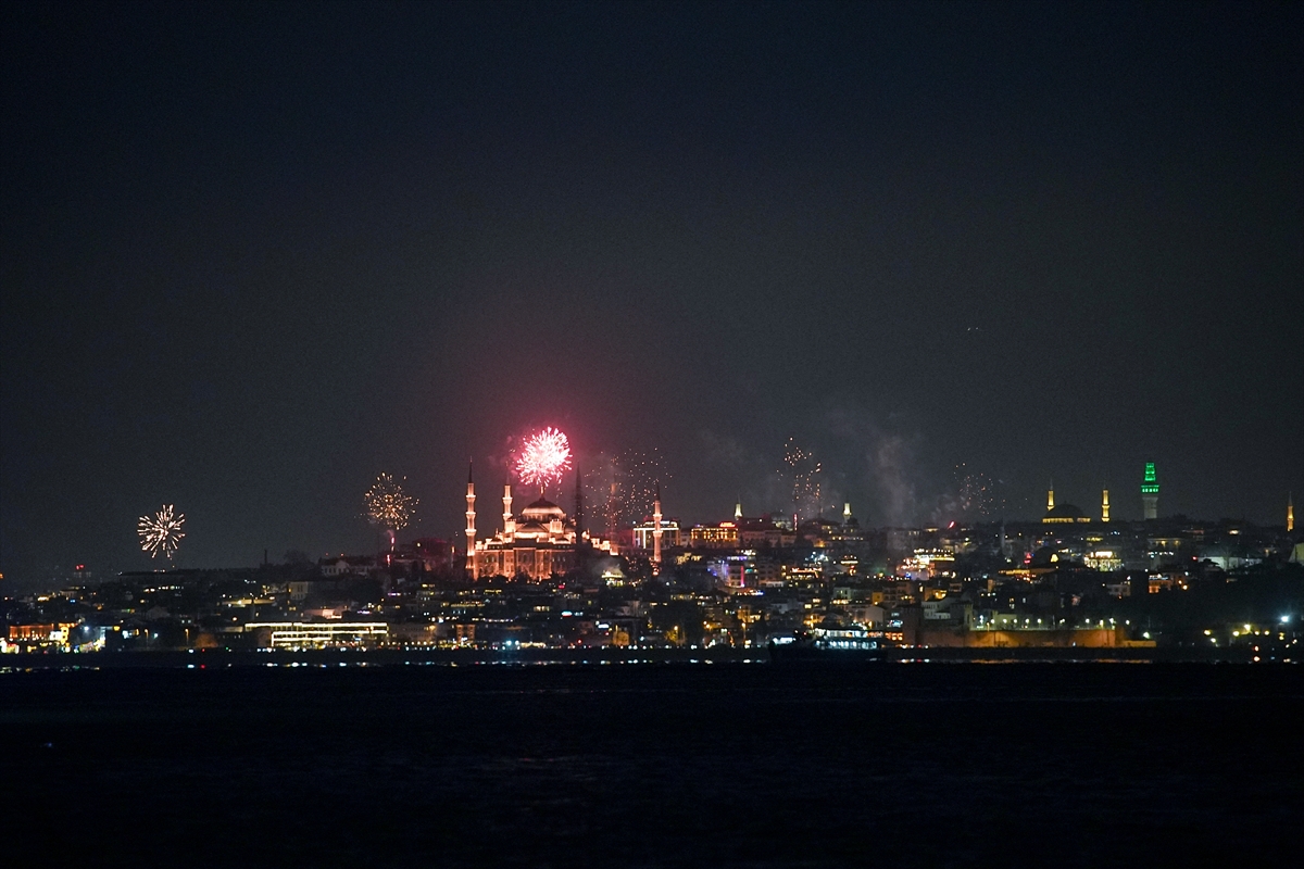 Yurdun farklı illerinde yılbaşı coşkuyla kutlandı