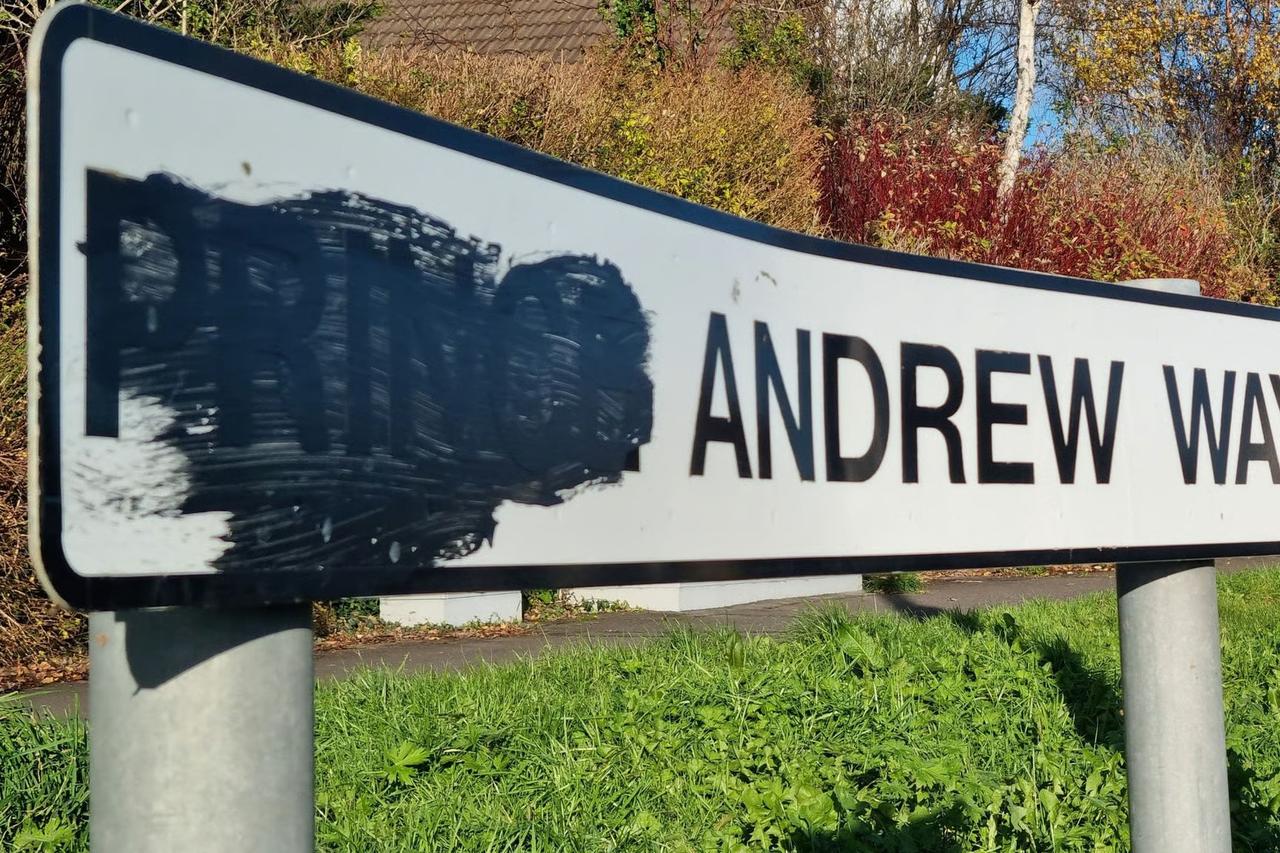 Prens Andrew’u onurlandıran yolun adı değiştiriliyor