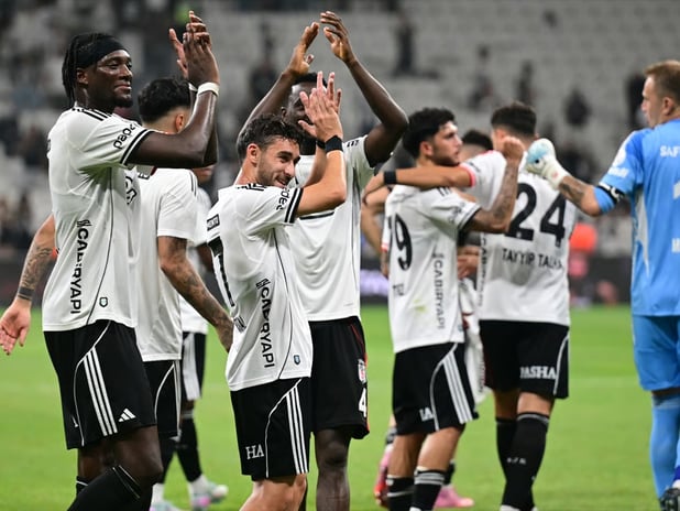 Beşiktaş, Süper Lig'e galibiyetle başladı; 3 puan uzatma dakikalarında geldi