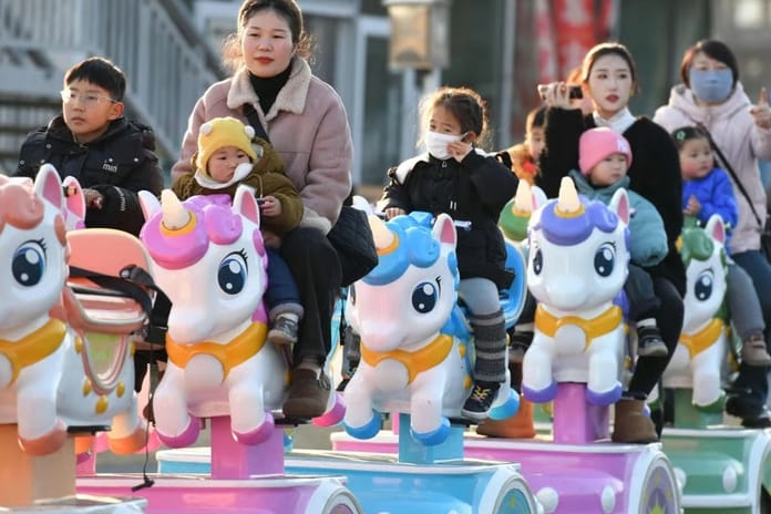 Çin nüfus düşüşünü durdurmak için tüp bebek teşviklerini artırdı