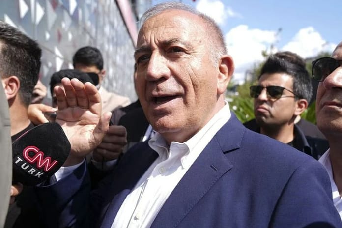 Gürsel Tekin göreve devam edecek