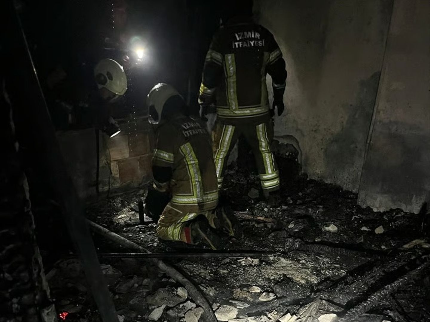 İzmir'in Konak ilçesinde çıkan ev yangınında 1,5 yaşındaki bebek hayatını kaybetti