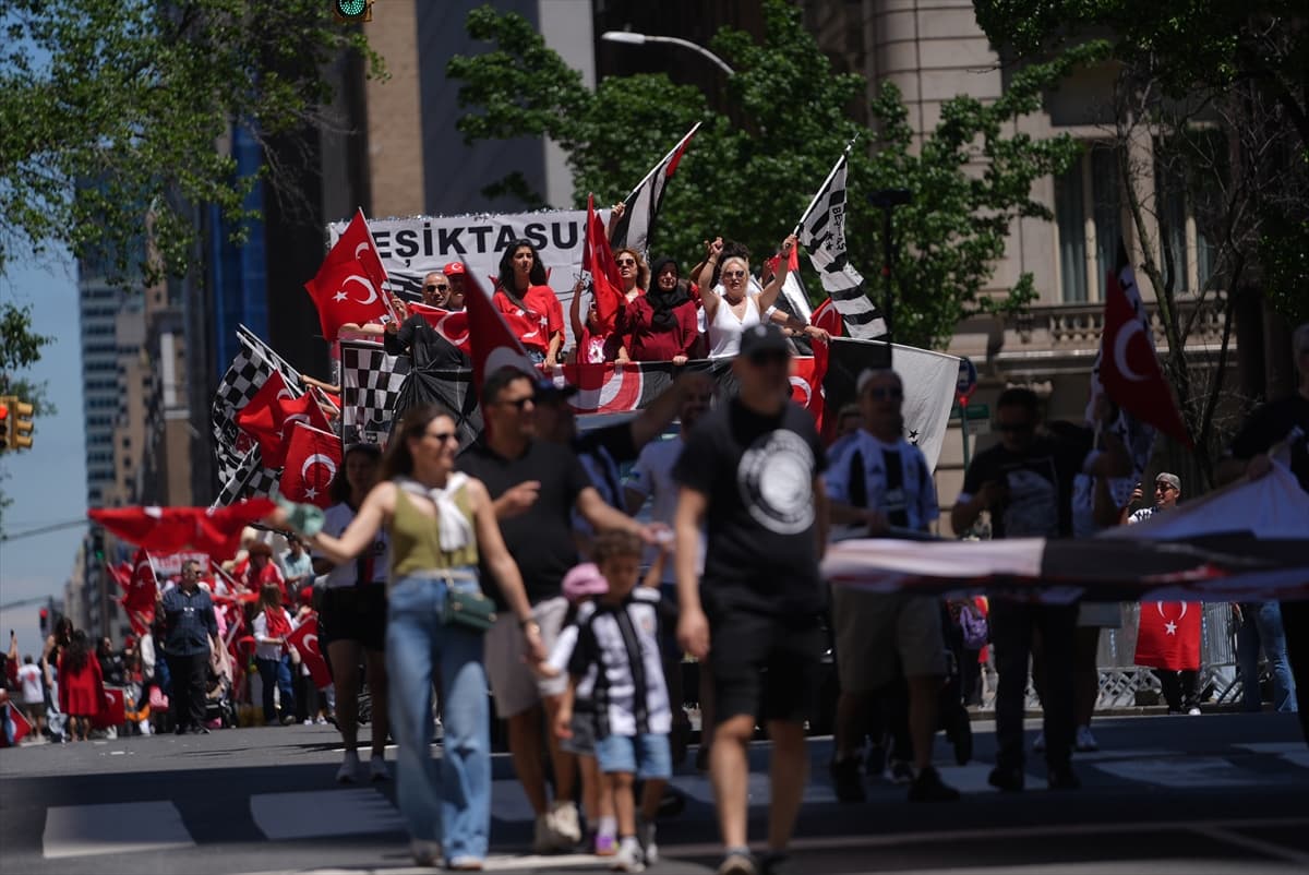 New York'ta 42. Geleneksel Türk Günü Yürüyüşü düzenlendi