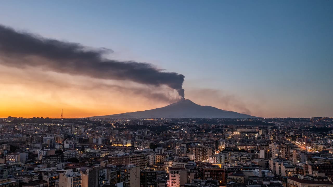Etna Yanardağı kül püskürttü - Getty Images