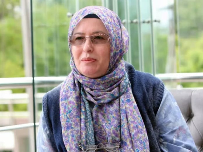 Yazar Berrin Sönmez'den Diyanet hutbesine sert tepki: Başımı açarım