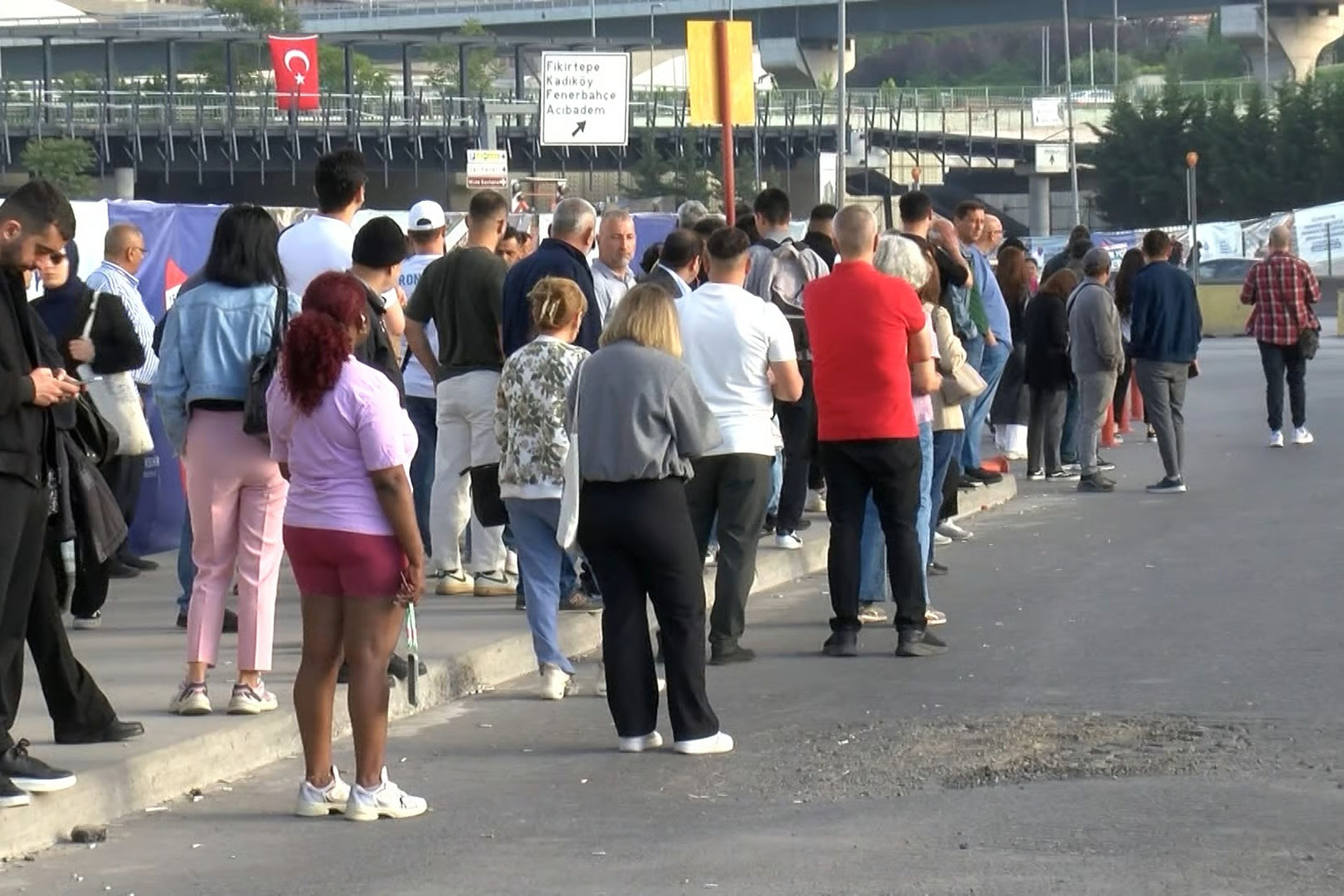 Özel halk otobüsleri kontak kapattı: İstanbul'da kaos