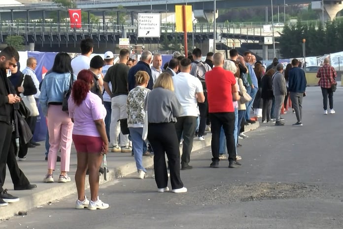 Özel halk otobüsleri kontak kapattı: İstanbul'da kaos