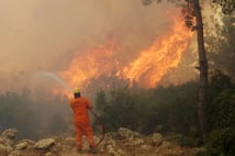 Türkiye yangınlarla boğuşuyor: Antalya'dan Karabük'e çok sayıda noktada yeni yangınlar çıktı