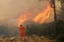 Türkiye yangınlarla boğuşuyor: Antalya'dan Karabük'e çok sayıda noktada yeni yangınlar çıktı