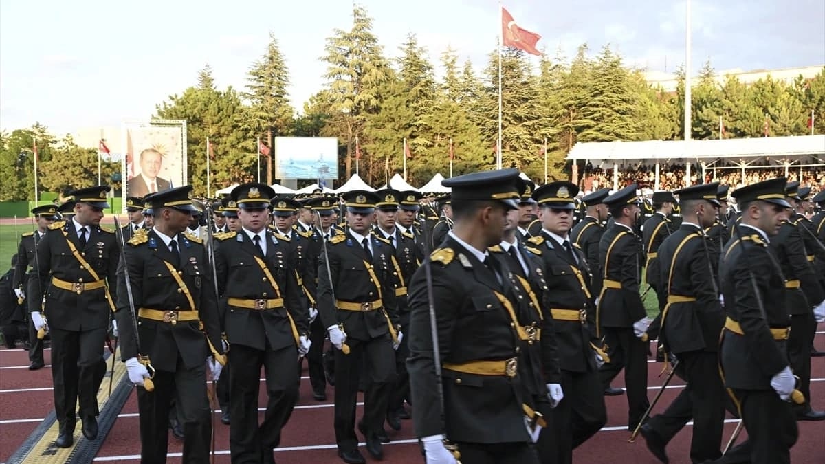 Türk Silahlı Kuvvetleri'ne taze kan | Genç Teğmenler ordu saflarına katıldı