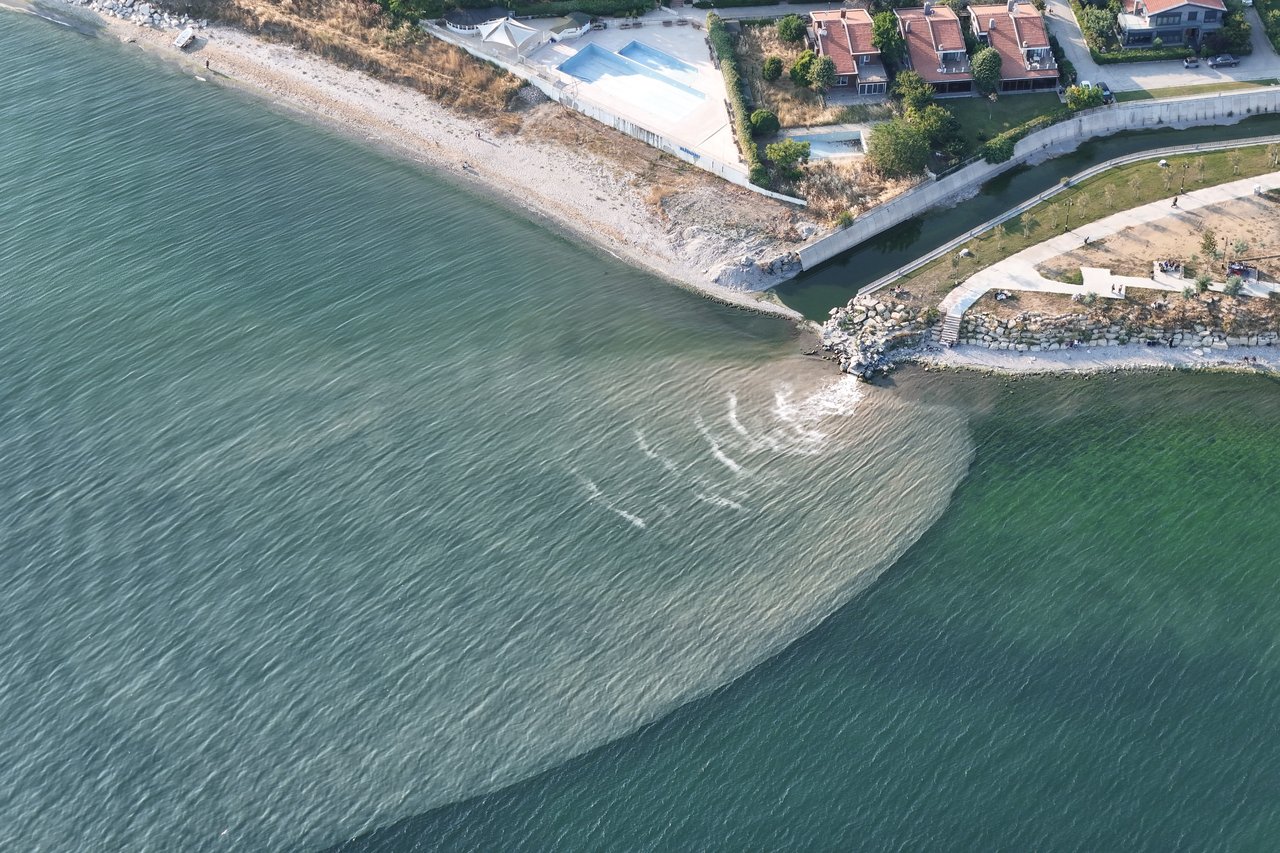 Marmara'ya pislik akıyor