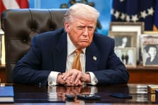 Trump'tan İran'a sert tehdit: Savaş gemilerimiz yolda