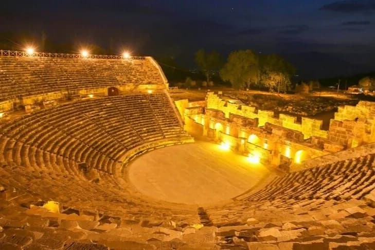 Tlos Antik Kenti'nin tiyatrosu güneş enerjisiyle aydınlandı