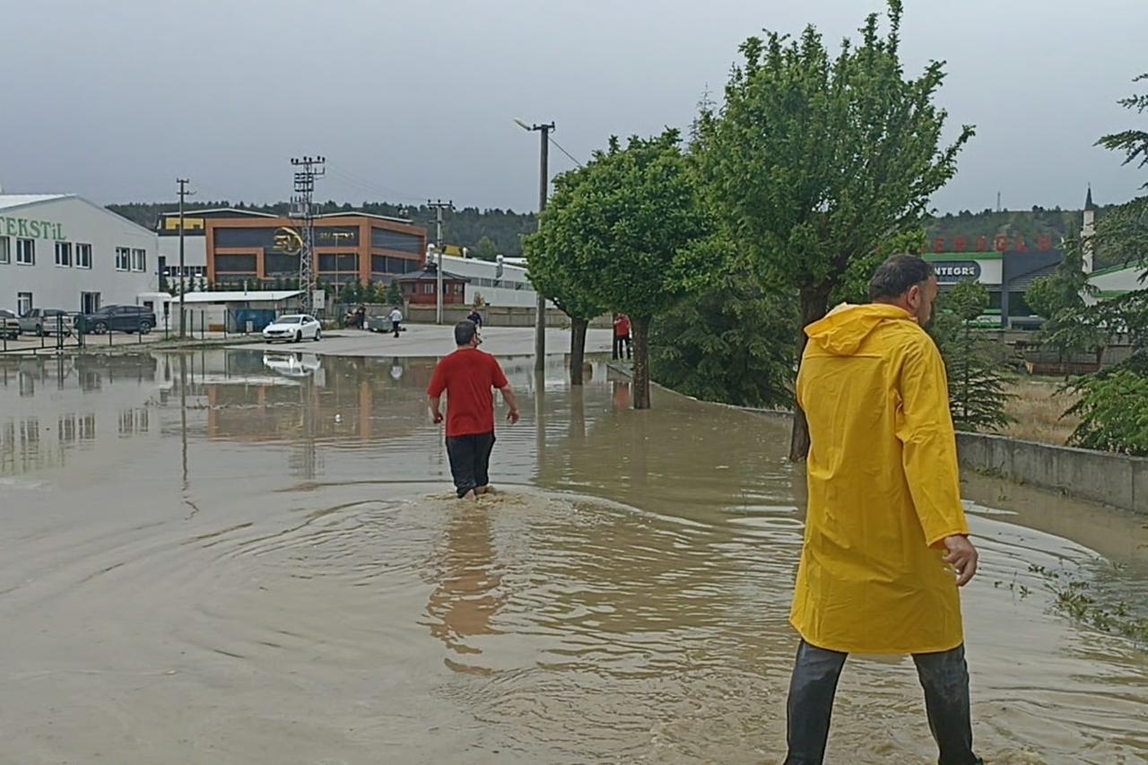 Tosya OSB'de üretim durdu: Sağanak hayatı olumsuz etkiledi