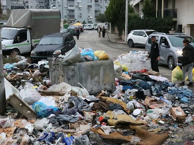 İzmir'de çöp krizi: Bakanlık mercek altına aldı 