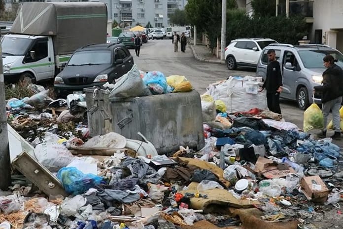 İzmir'de çöp krizi: Bakanlık mercek altına aldı 