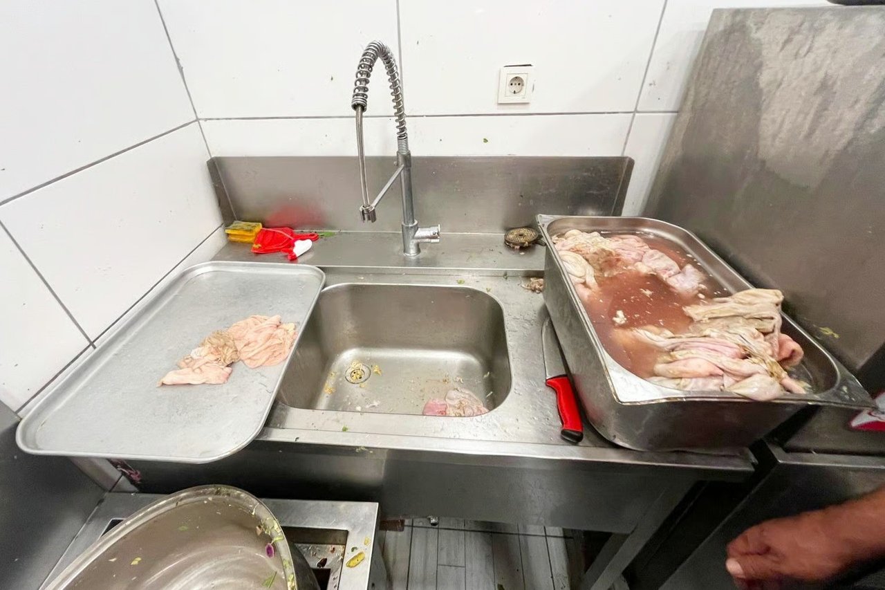 Halk sağlığını tehdit eden restoran süresiz mühürlendi
