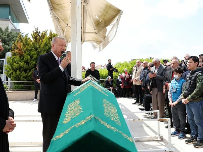 Cumhurbaşkanı Erdoğan Arapça öğretmenini son yolculuğuna uğurladı